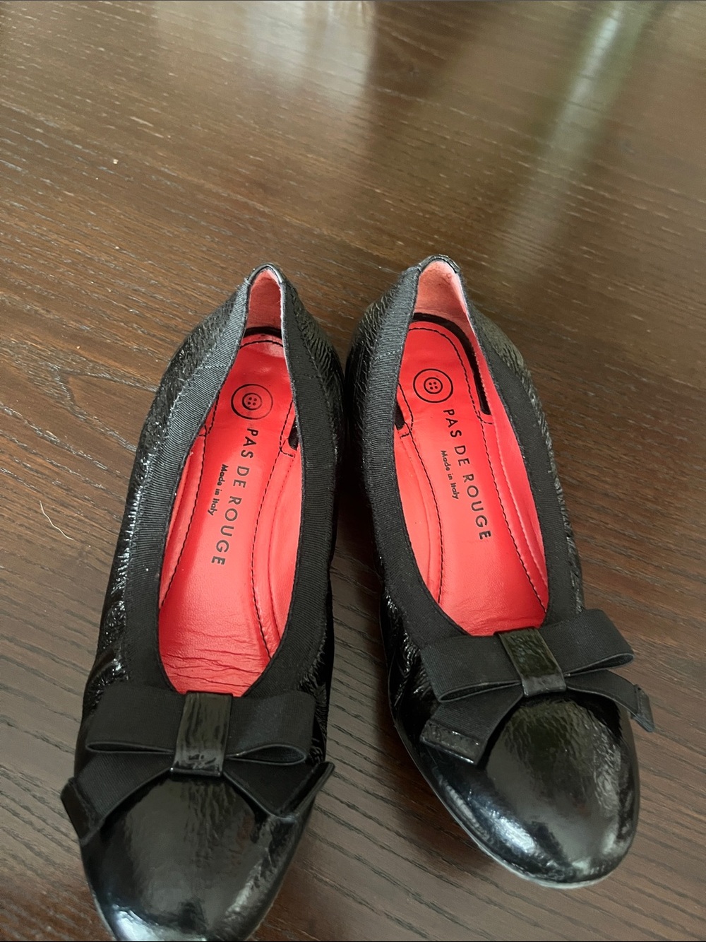 Pas de Rouge Black Patent Bow Flats with Red Insole